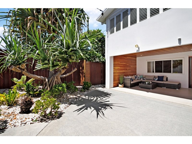 22 Petrel Avenue, Mermaid Beach QLD 4218