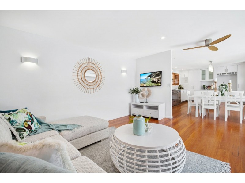 22 Petrel Avenue, Mermaid Beach QLD 4218