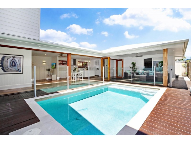 22 Petrel Avenue, Mermaid Beach QLD 4218