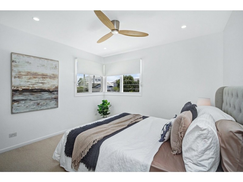 22 Petrel Avenue, Mermaid Beach QLD 4218