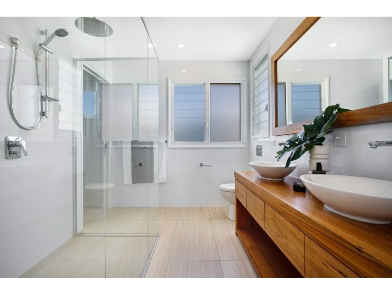 22 Petrel Avenue, Mermaid Beach QLD 4218