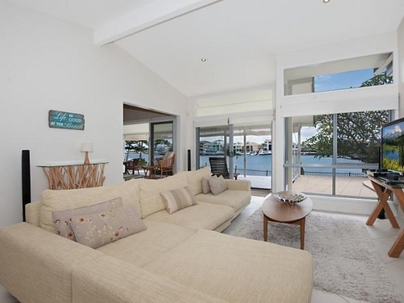 8 Paradise Place, Surfers Paradise QLD 4217