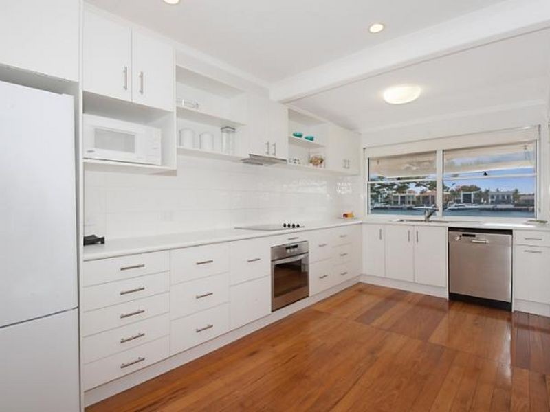 8 Paradise Place, Surfers Paradise QLD 4217