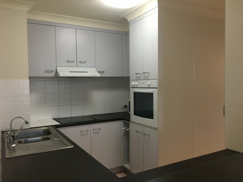 8/33 Beach Parade, Broadbeach QLD 4218