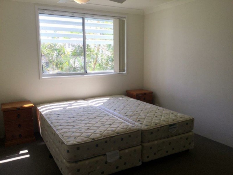 8/33 Beach Parade, Broadbeach QLD 4218