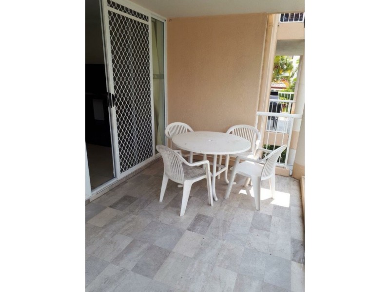 8/33 Beach Parade, Broadbeach QLD 4218