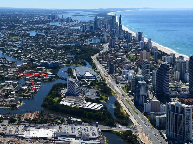 10 Lakeland Key, Broadbeach Waters QLD 4218