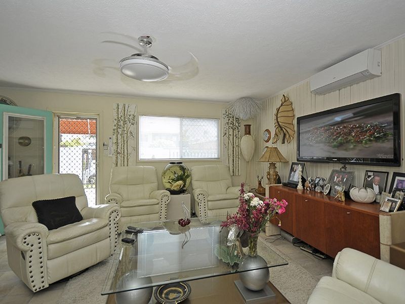 10 Lakeland Key, Broadbeach Waters QLD 4218