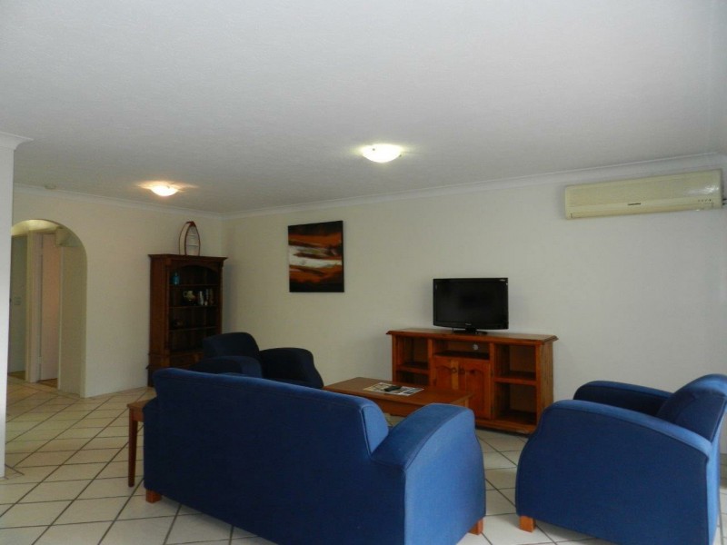 3/8 Queensland Avenue, Broadbeach QLD 4218