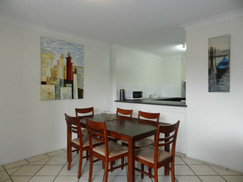 3/8 Queensland Avenue, Broadbeach QLD 4218