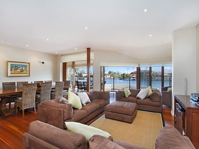 118 Amalfi Drive, Isle Of Capri QLD 4217