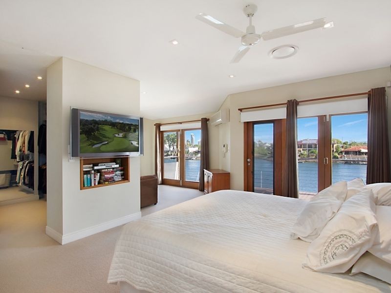 118 Amalfi Drive, Isle Of Capri QLD 4217