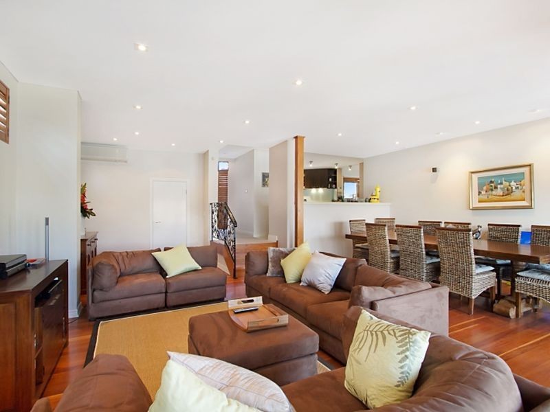 118 Amalfi Drive, Isle Of Capri QLD 4217