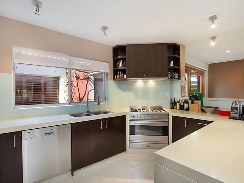 118 Amalfi Drive, Isle Of Capri QLD 4217