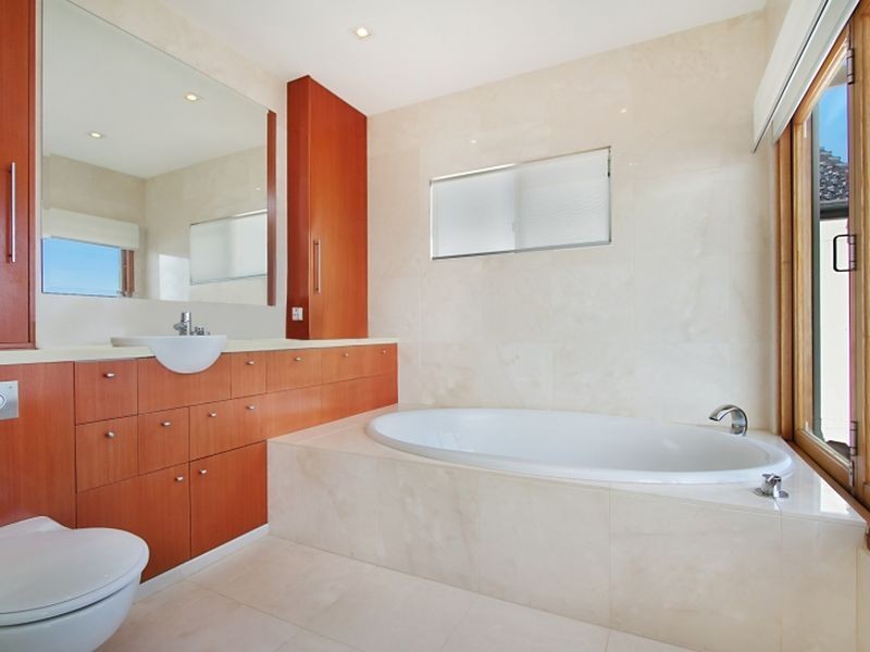 118 Amalfi Drive, Isle Of Capri QLD 4217