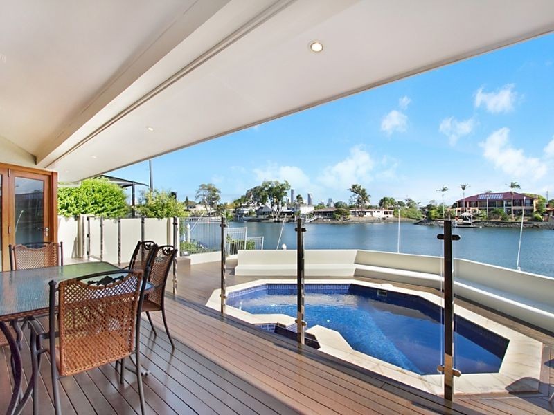 118 Amalfi Drive, Isle Of Capri QLD 4217