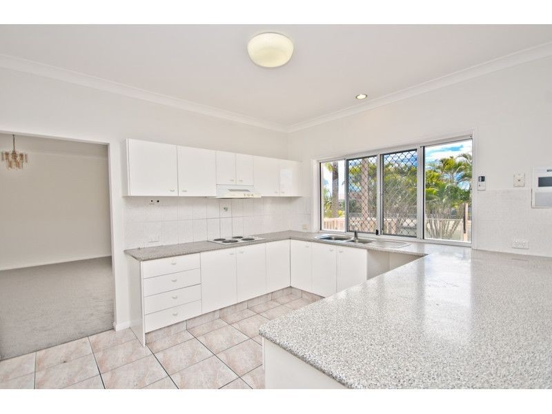 10 Wollundry Place, Mermaid Waters QLD 4218