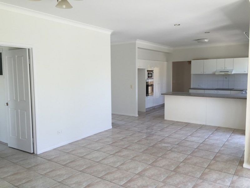10 Wollundry Place, Mermaid Waters QLD 4218