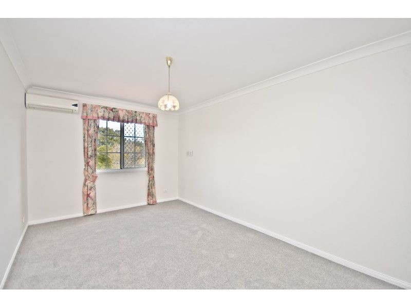 10 Wollundry Place, Mermaid Waters QLD 4218