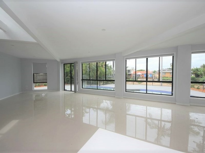 4 Costa Court, Broadbeach Waters QLD 4218