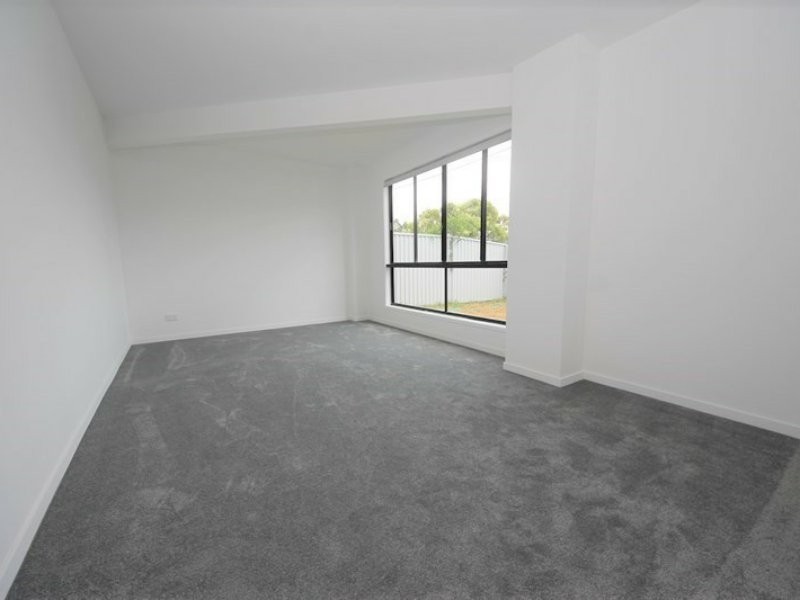 4 Costa Court, Broadbeach Waters QLD 4218
