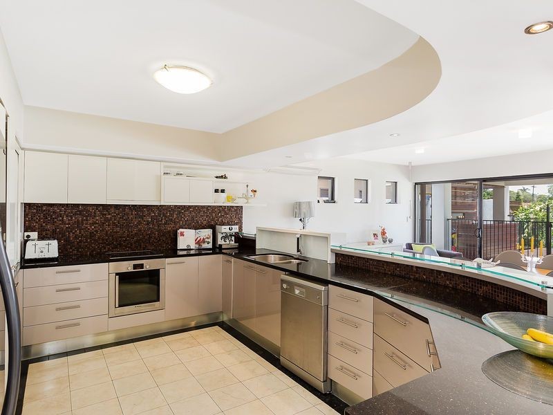 27 Rapallo Avenue, Surfers Paradise QLD 4217