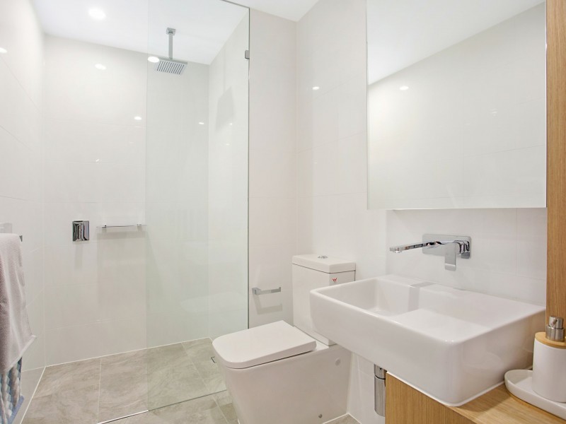 606/95 Old Burleigh Road, Broadbeach QLD 4218