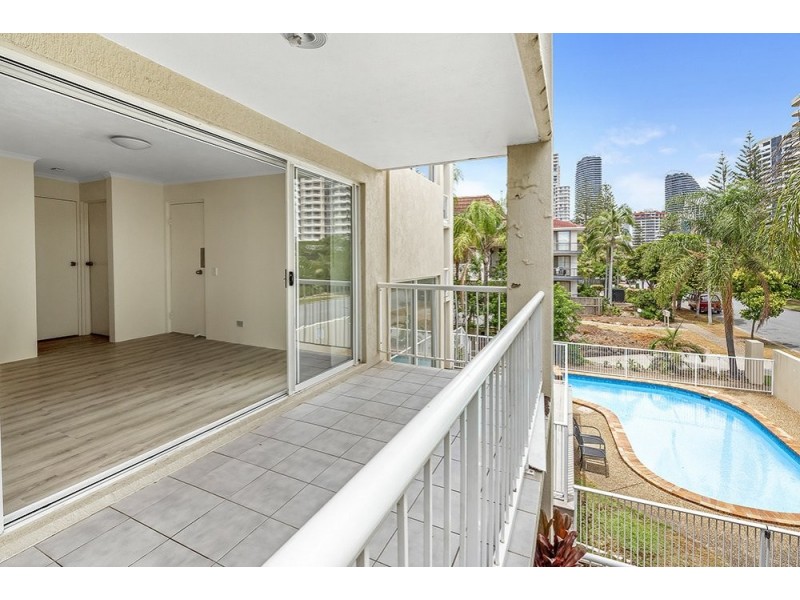 8/25 Federation Avenue, Broadbeach QLD 4218