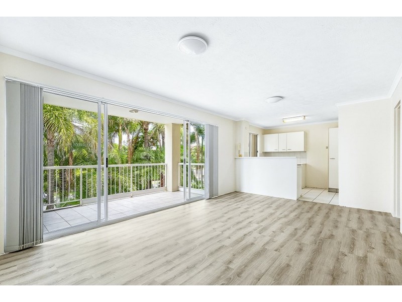8/25 Federation Avenue, Broadbeach QLD 4218