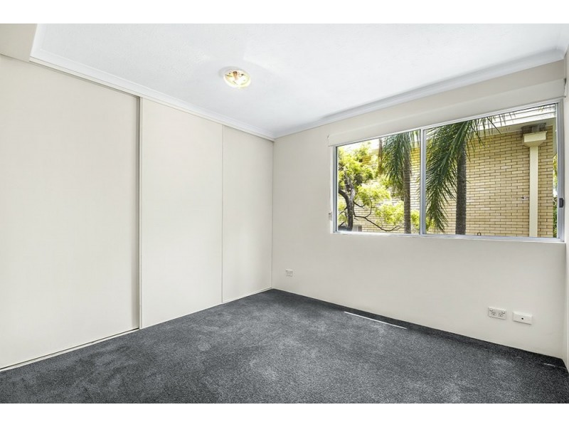 8/25 Federation Avenue, Broadbeach QLD 4218