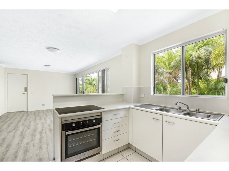 8/25 Federation Avenue, Broadbeach QLD 4218
