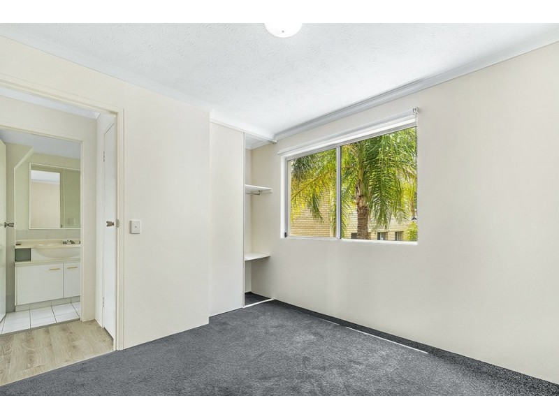 8/25 Federation Avenue, Broadbeach QLD 4218