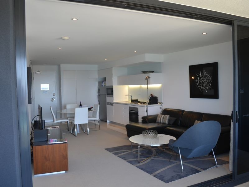 4-26 Charles Ave – High Floor Oracle, Broadbeach QLD 4218