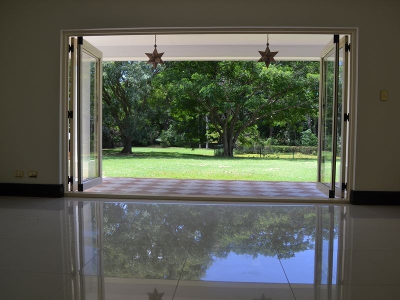 71 Marbella Drive, Benowa QLD 4217