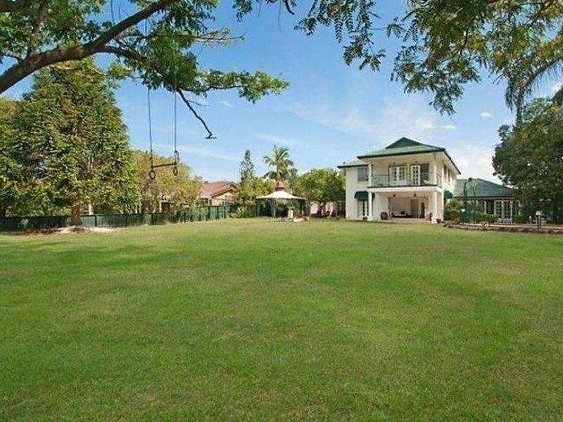 71 Marbella Drive, Benowa QLD 4217