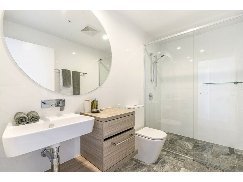 31 Queensland Avenue, Broadbeach QLD 4218
