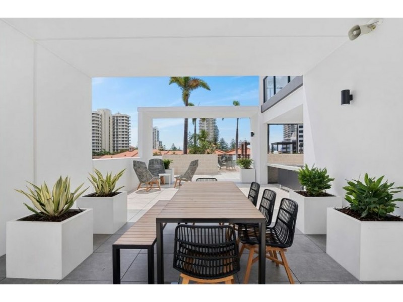 31 Queensland Avenue, Broadbeach QLD 4218