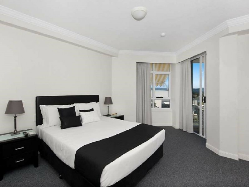 1111/24 Queensland Avenue, Broadbeach QLD 4218