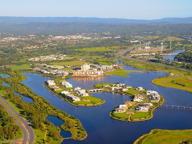 THE HARBOU The Boulevard – Emerald Lakes, Carrara QLD 4211