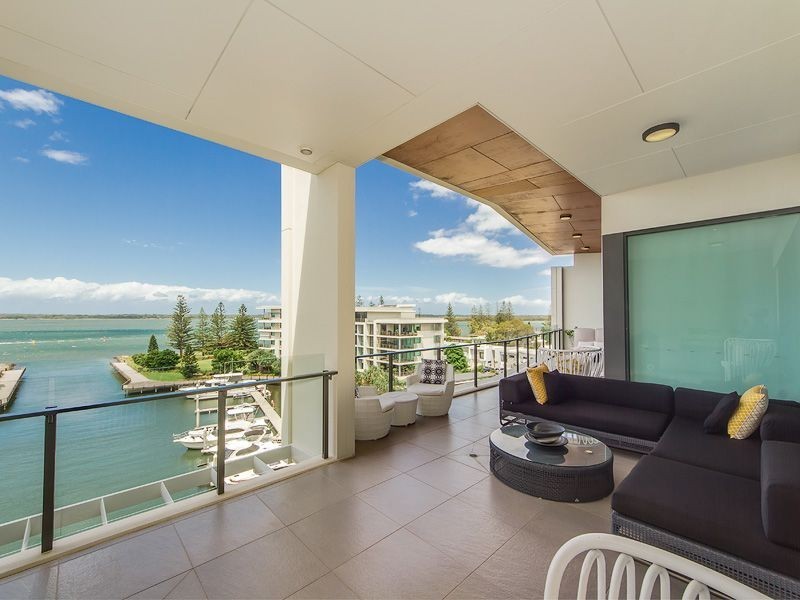 @/323 Bayview Street, Paradise Point QLD 4216