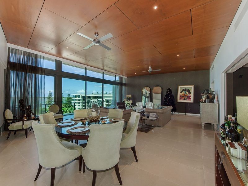 @/323 Bayview Street, Paradise Point QLD 4216