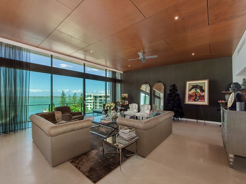 @/323 Bayview Street, Paradise Point QLD 4216