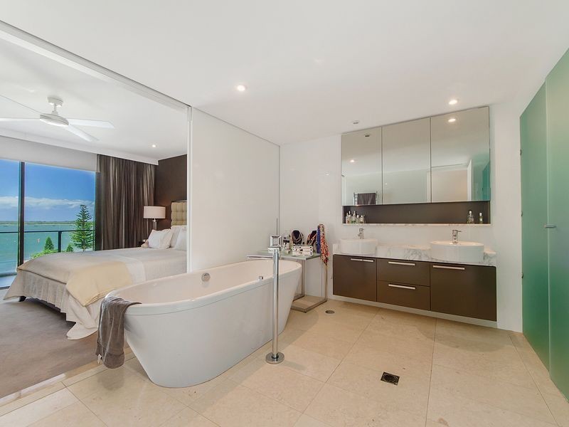 @/323 Bayview Street, Paradise Point QLD 4216