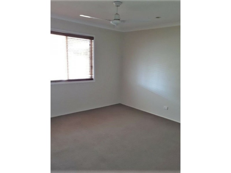 10 Okinya Street, Biggera Waters QLD 4216