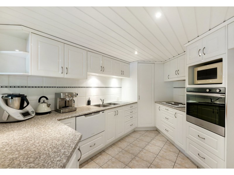 7/11 Hooker Boulevard, Broadbeach QLD 4218