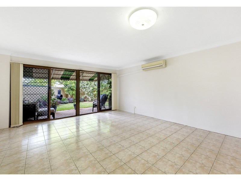 7/11 Hooker Boulevard, Broadbeach QLD 4218