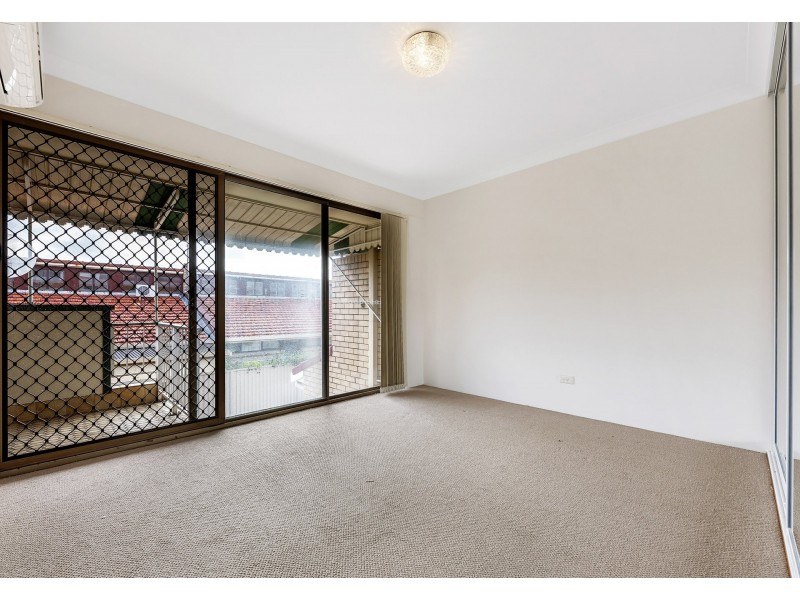 7/11 Hooker Boulevard, Broadbeach QLD 4218