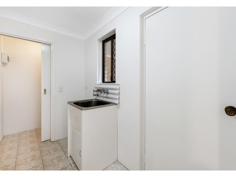 7/11 Hooker Boulevard, Broadbeach QLD 4218