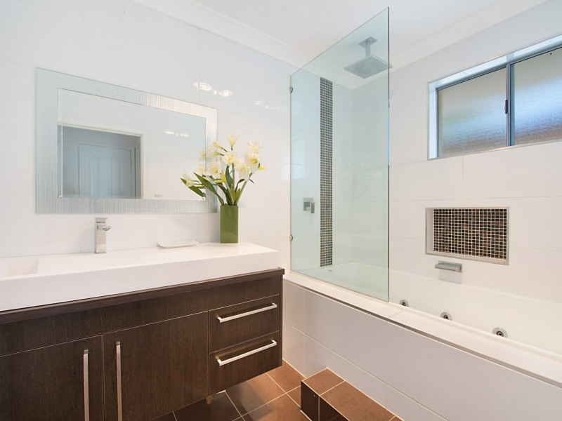 6 Tiwi Street, Sorrento QLD 4217