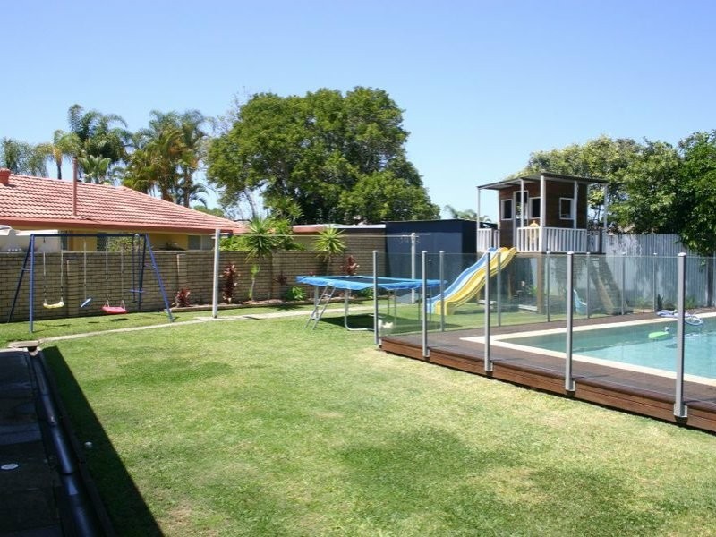 14 Collins Crescent, Benowa QLD 4217